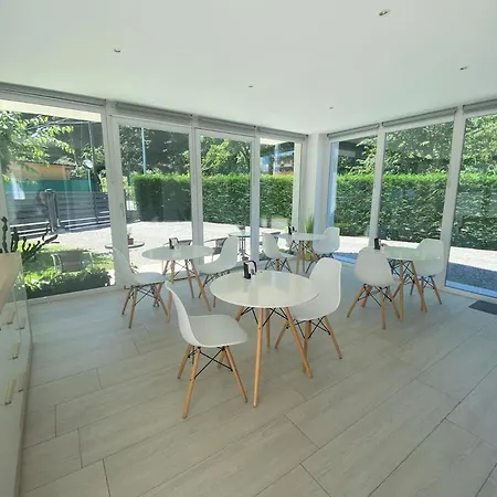 Crystal Bed & Breakfast 3*