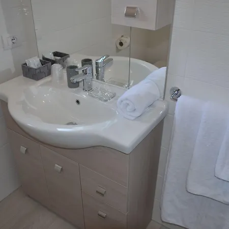 Crystal Bed & Breakfast