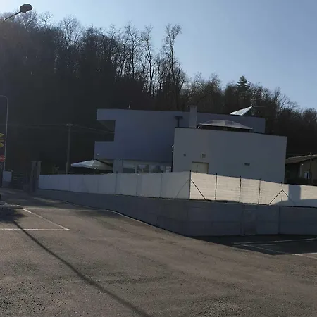 Crystal Bed & Breakfast 3*