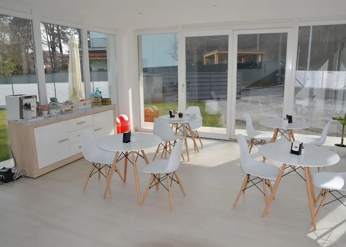 Crystal Couette-café