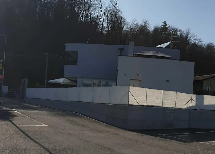 Crystal Nocleg ze śniadaniem 3*