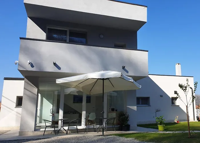 Crystal Bed and Breakfast 3*